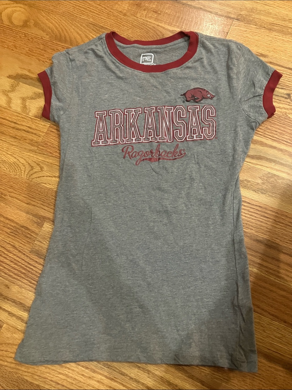 Pro Edge Arkansas Razorbacks Grey with Cardinal Trim Ringer Tee Junior Sz S EUC